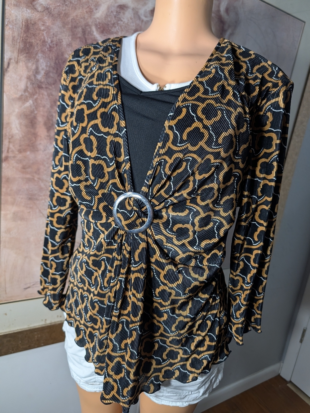 Covington Black and Tan Geometric Chain Link Print Size XL